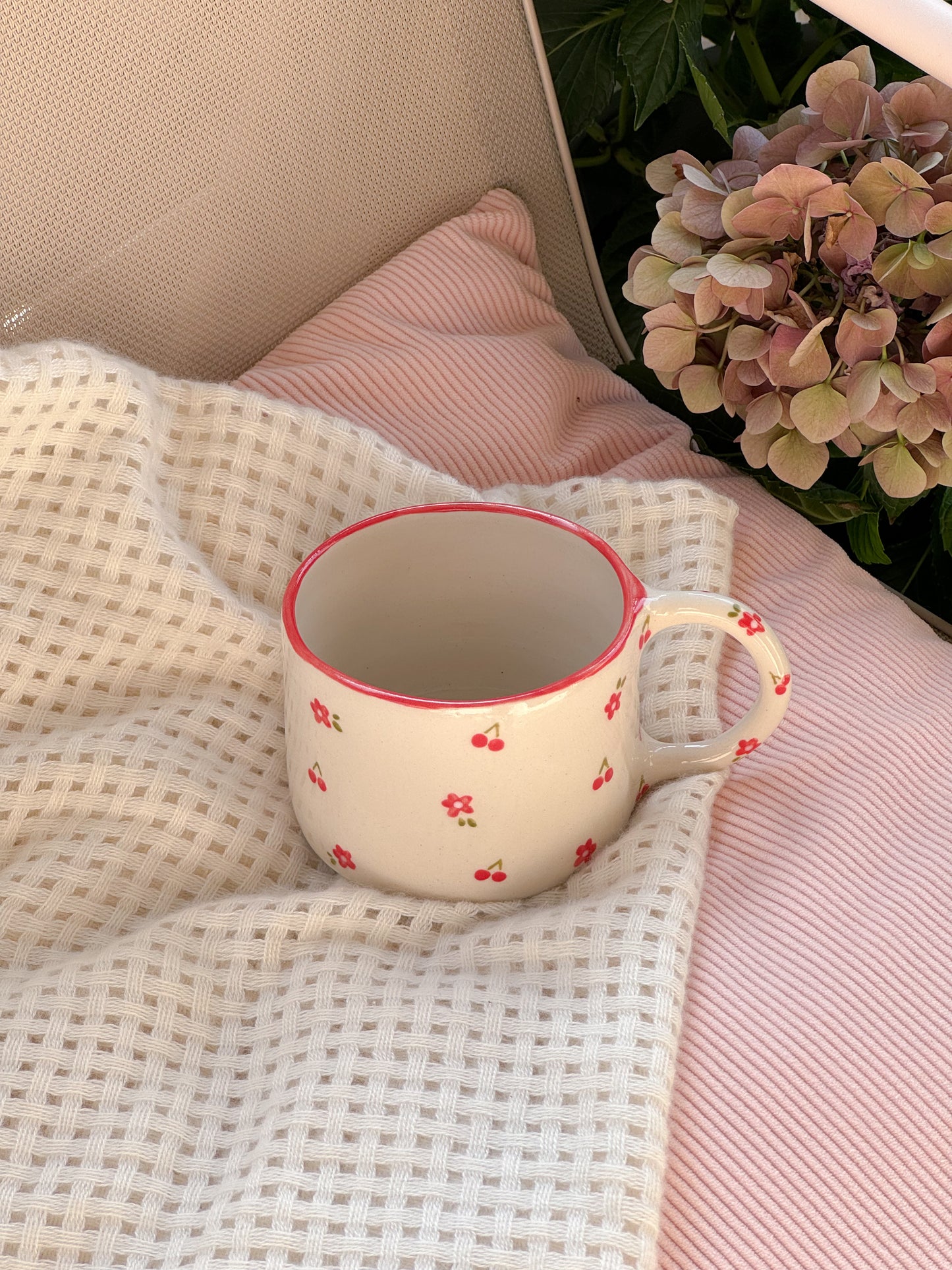 Mug with cherries and red flowers