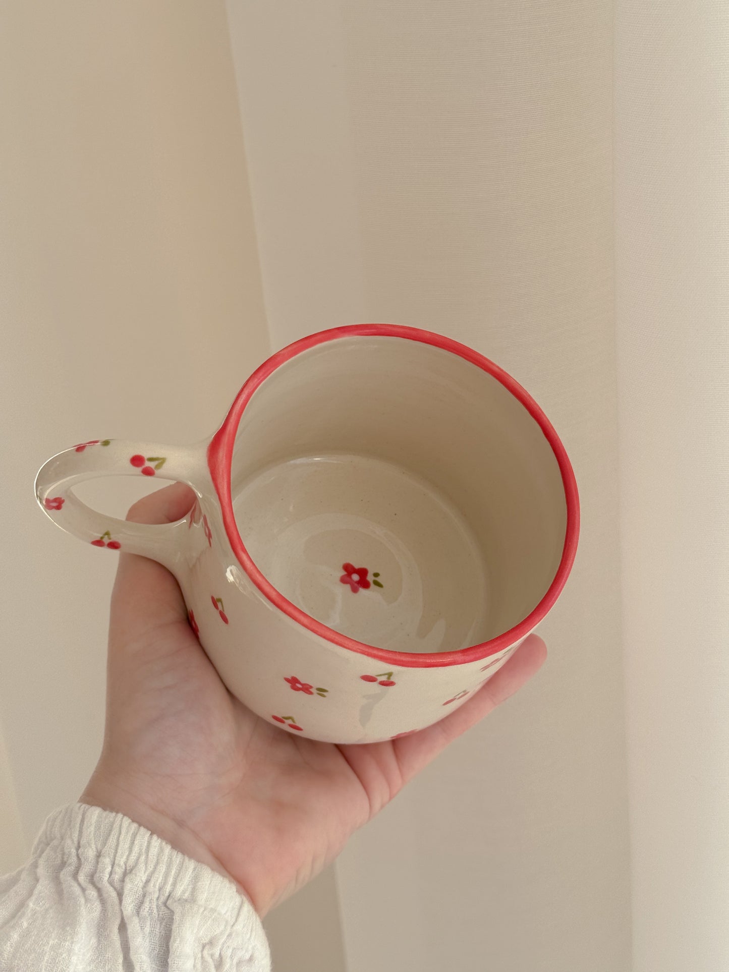 Mug with cherries and red flowers