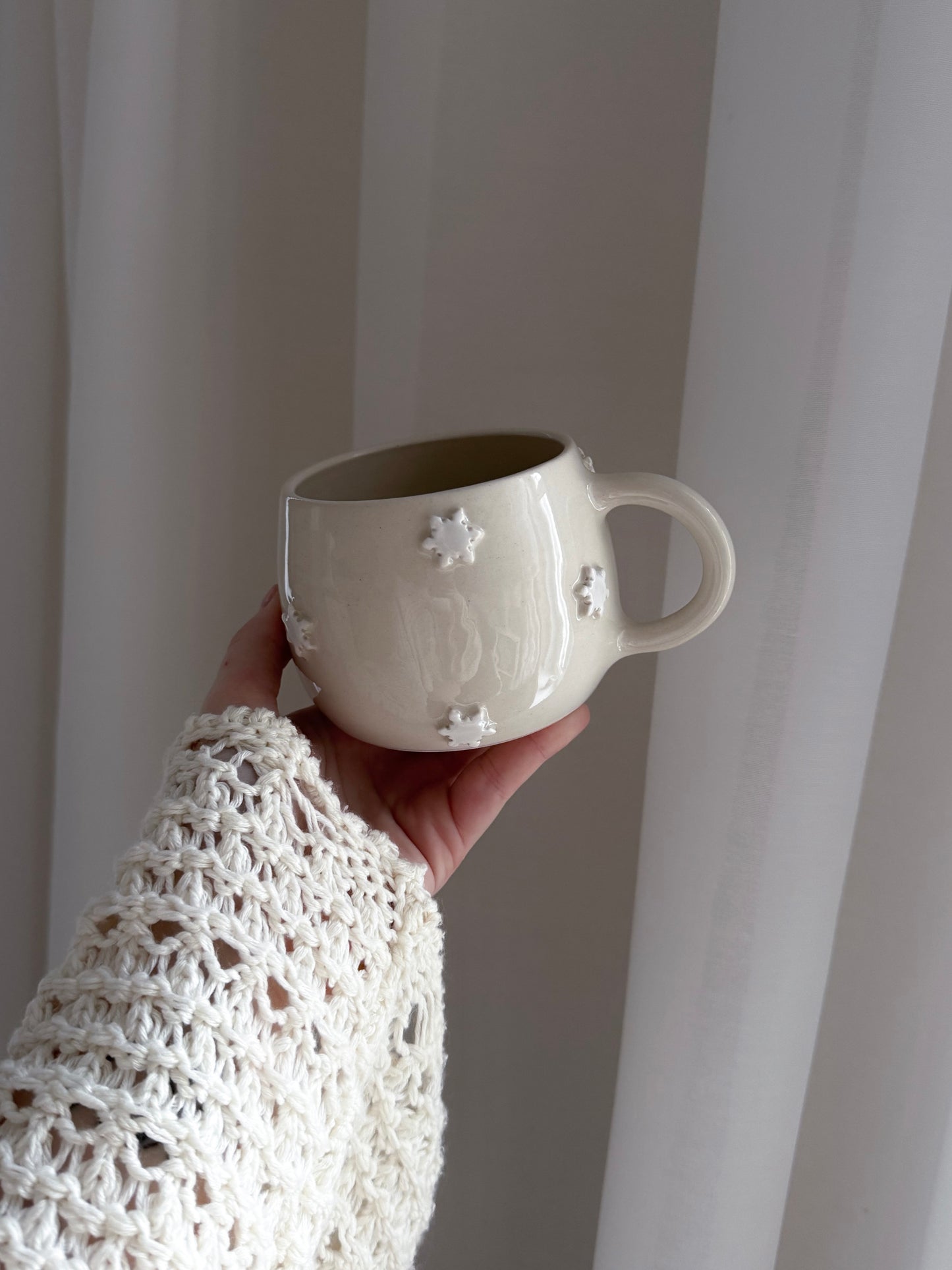 Mug with white snowflakes