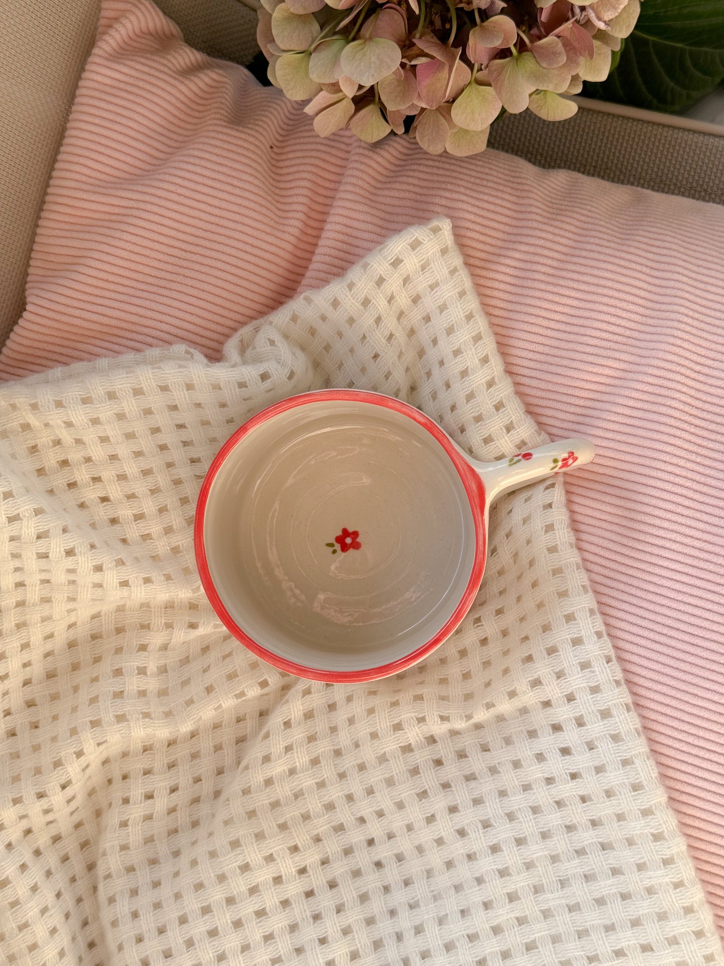 Mug with cherries and red flowers