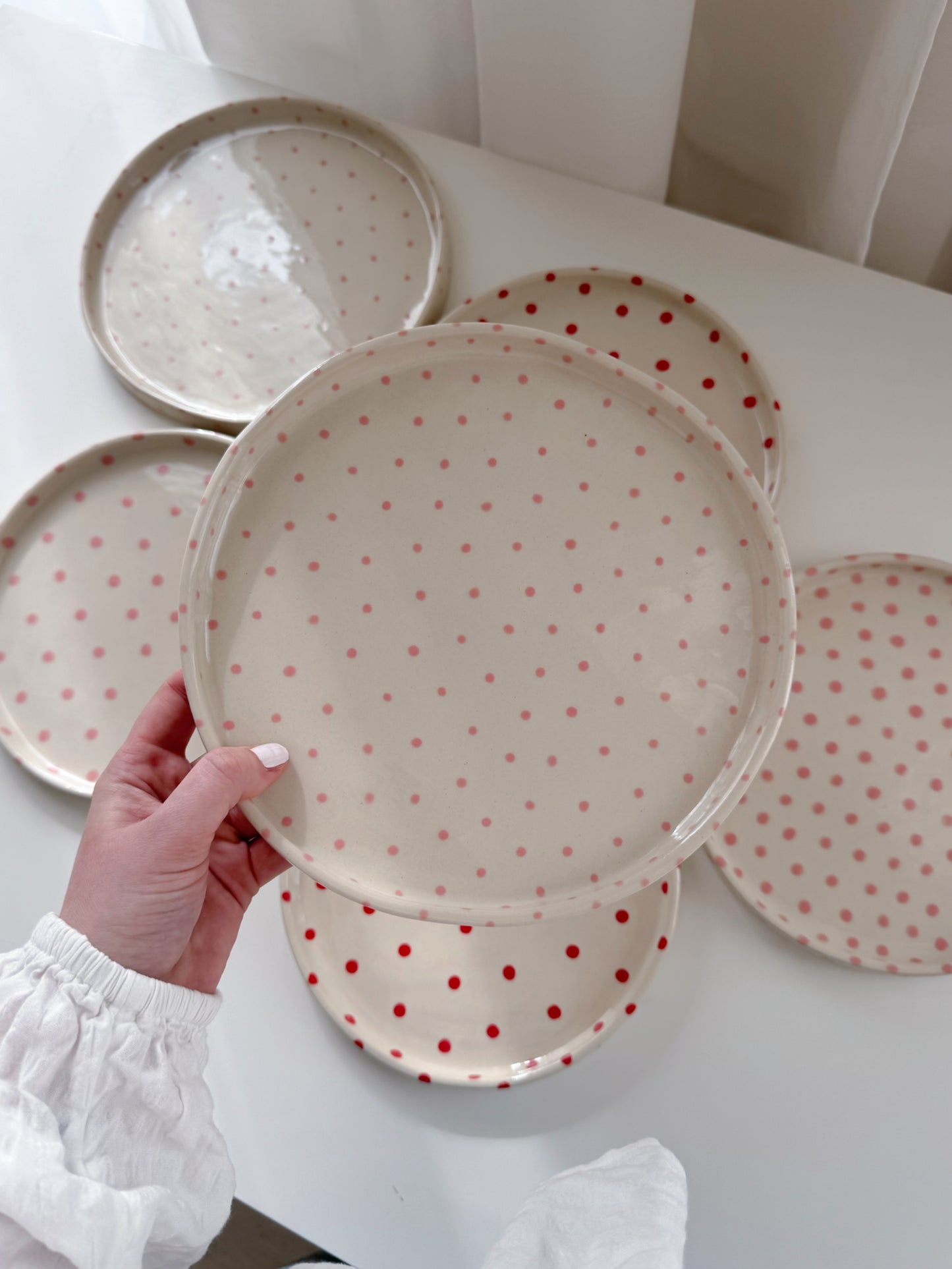 Plate with small pink dots (medium)
