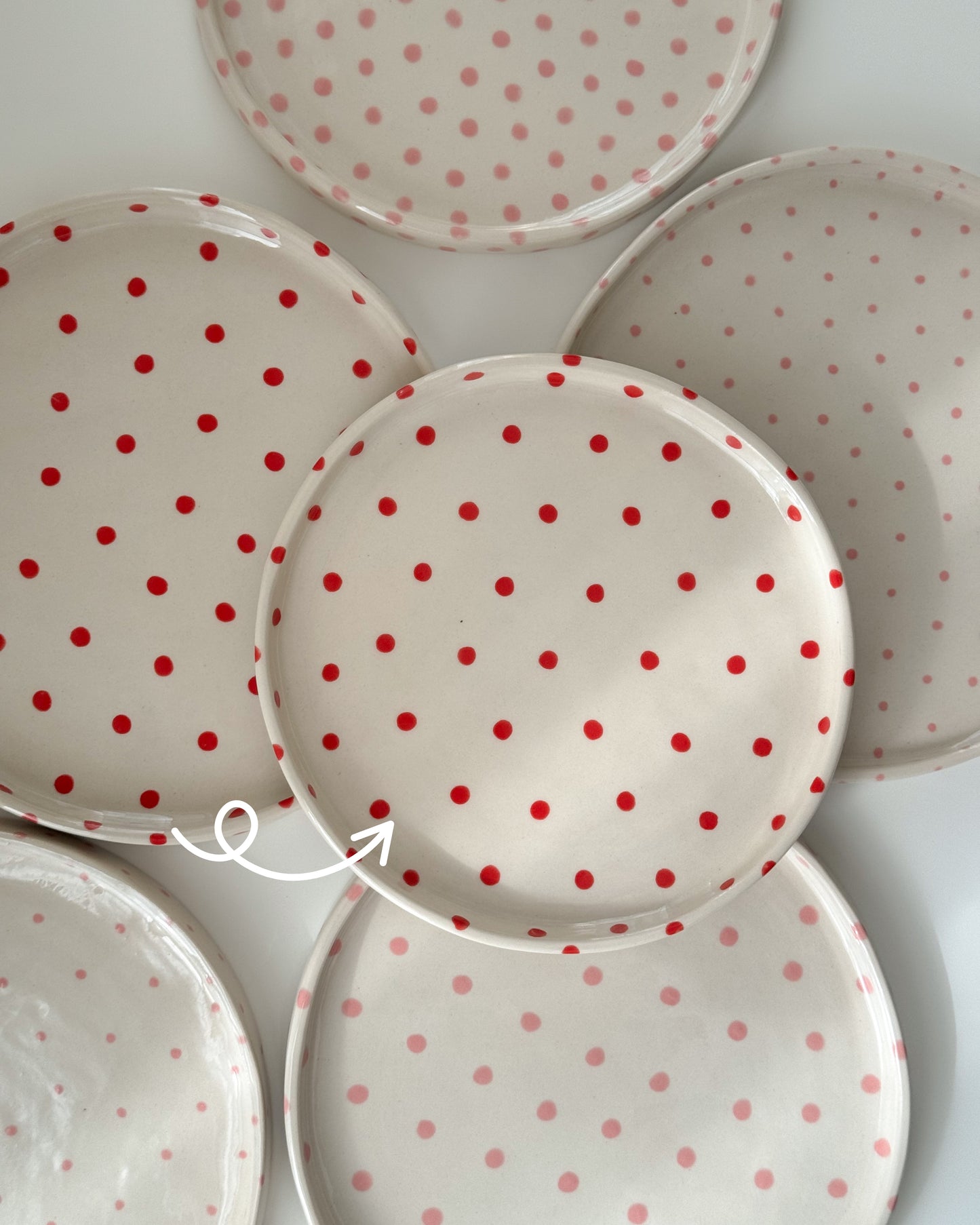 Plate with big red dots (small)