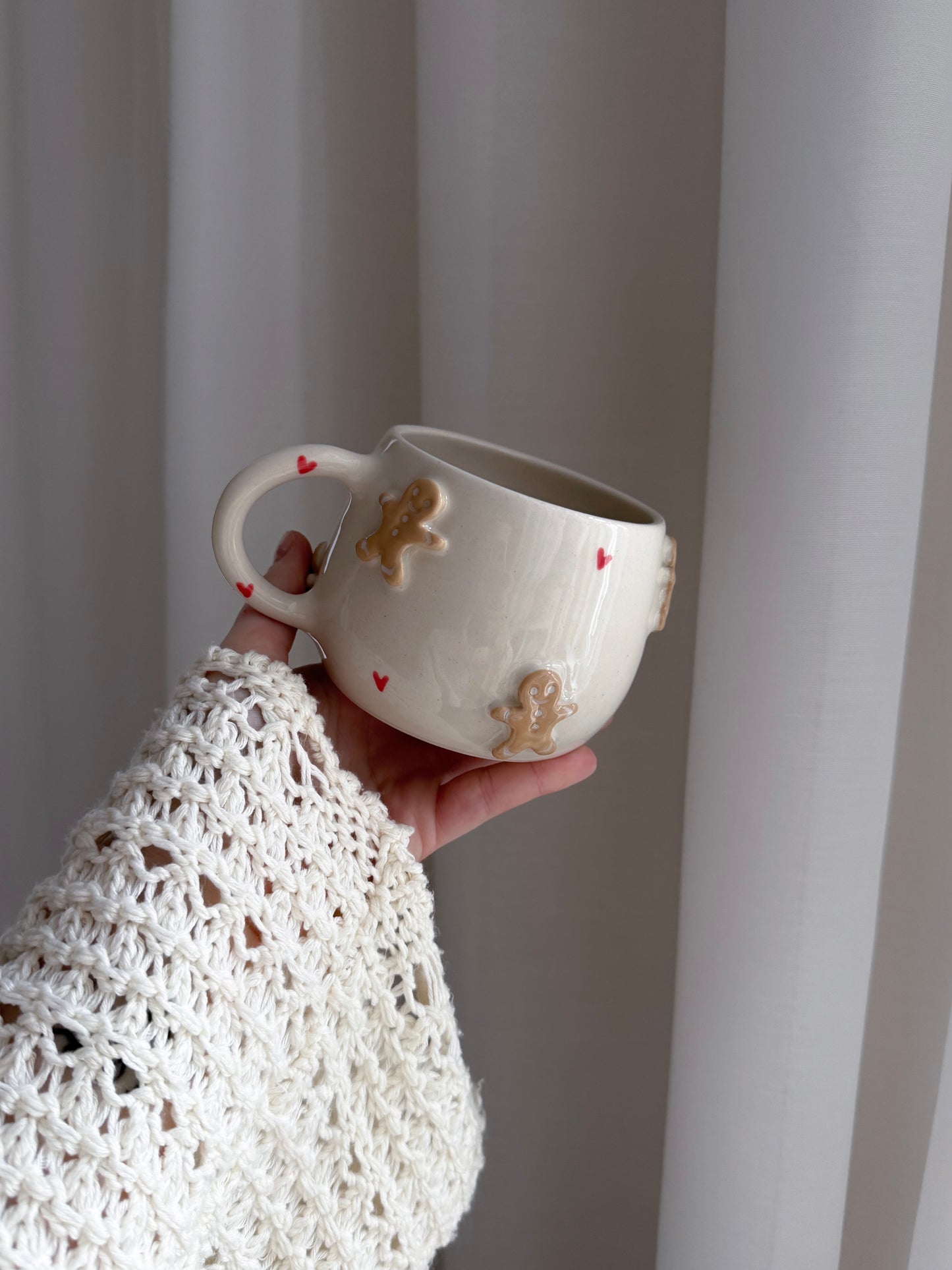 Mug with gingerbreads