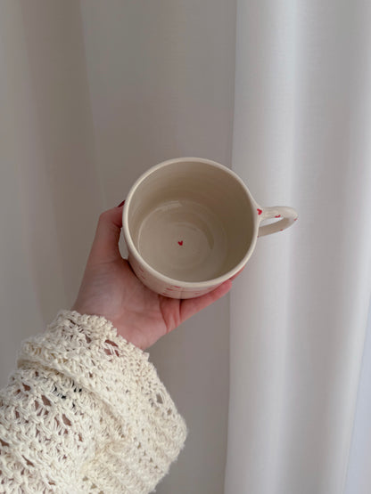 Mug with small red hearts