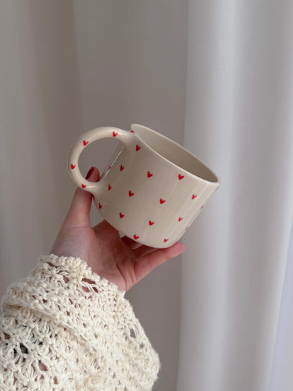 Mug with small red hearts