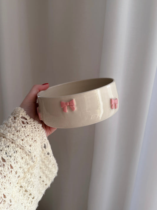 Bowl with small bows