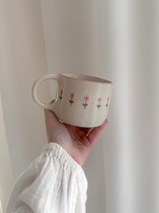 Mug with small pink flowers