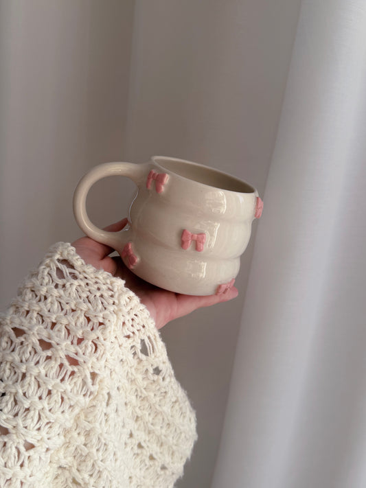 Mug with small bows