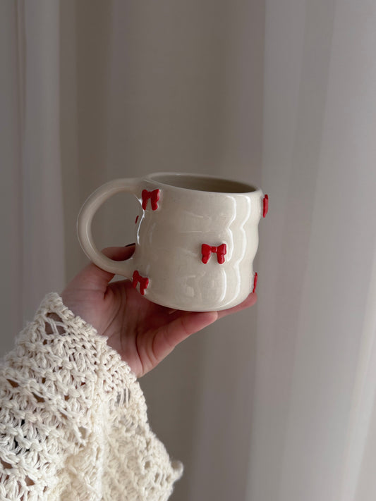 Mug with small red bows