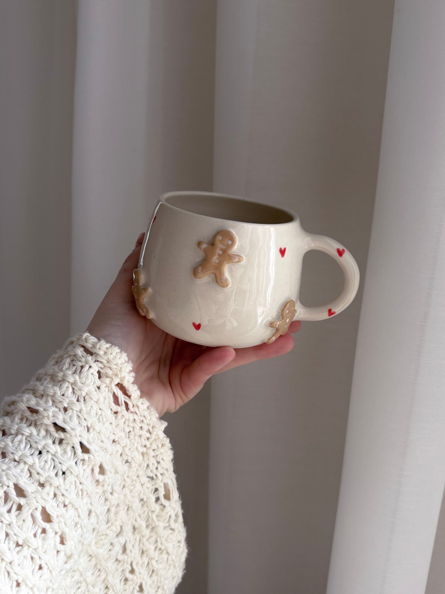 Mug with gingerbreads