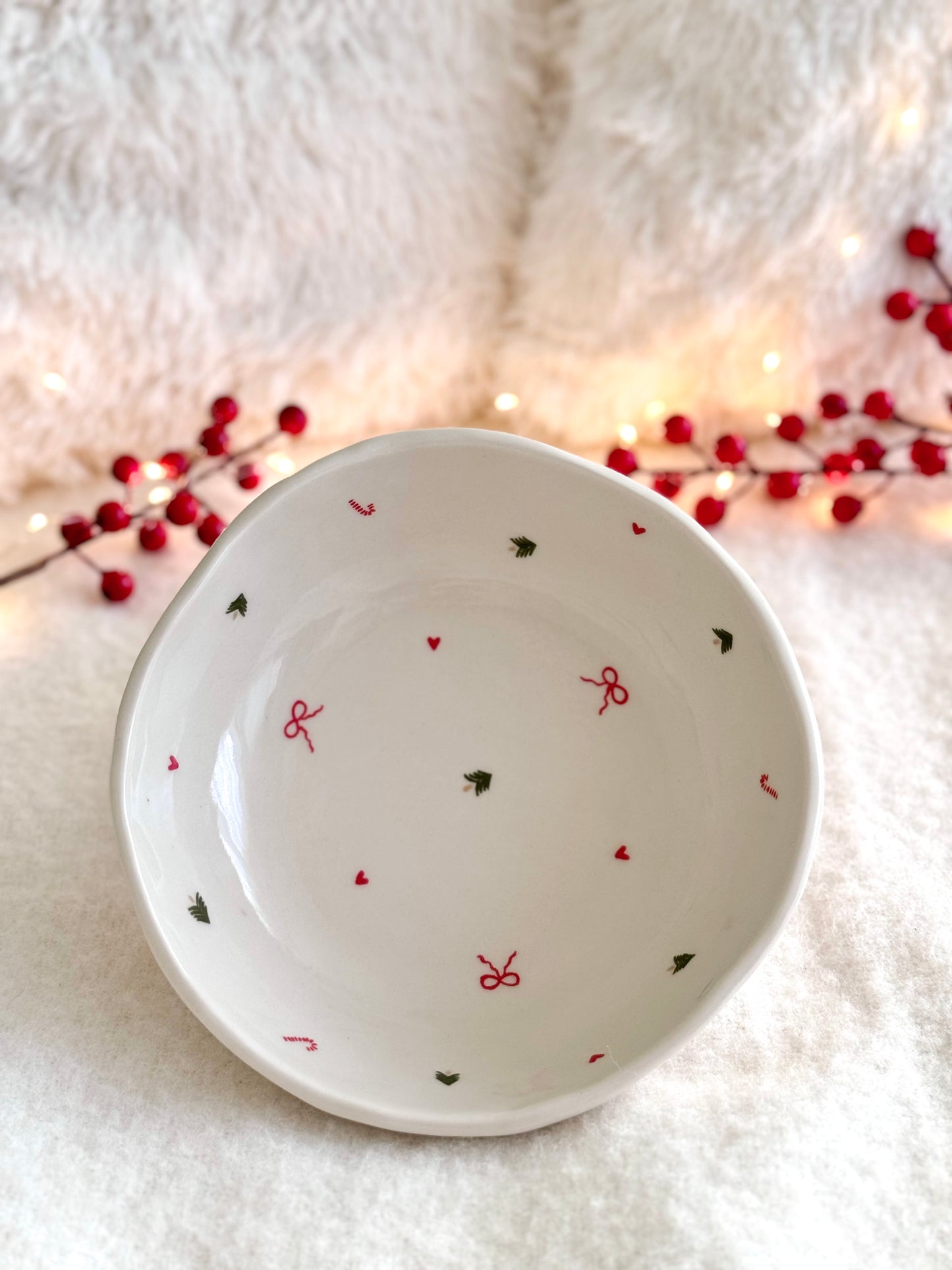 Big bowl with trees, bows and hearts