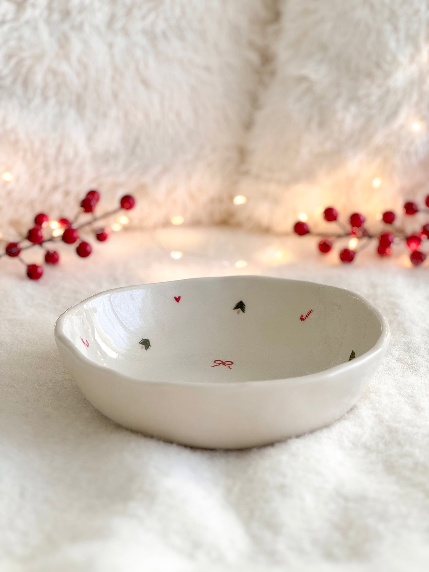 Big bowl with trees, bows and hearts