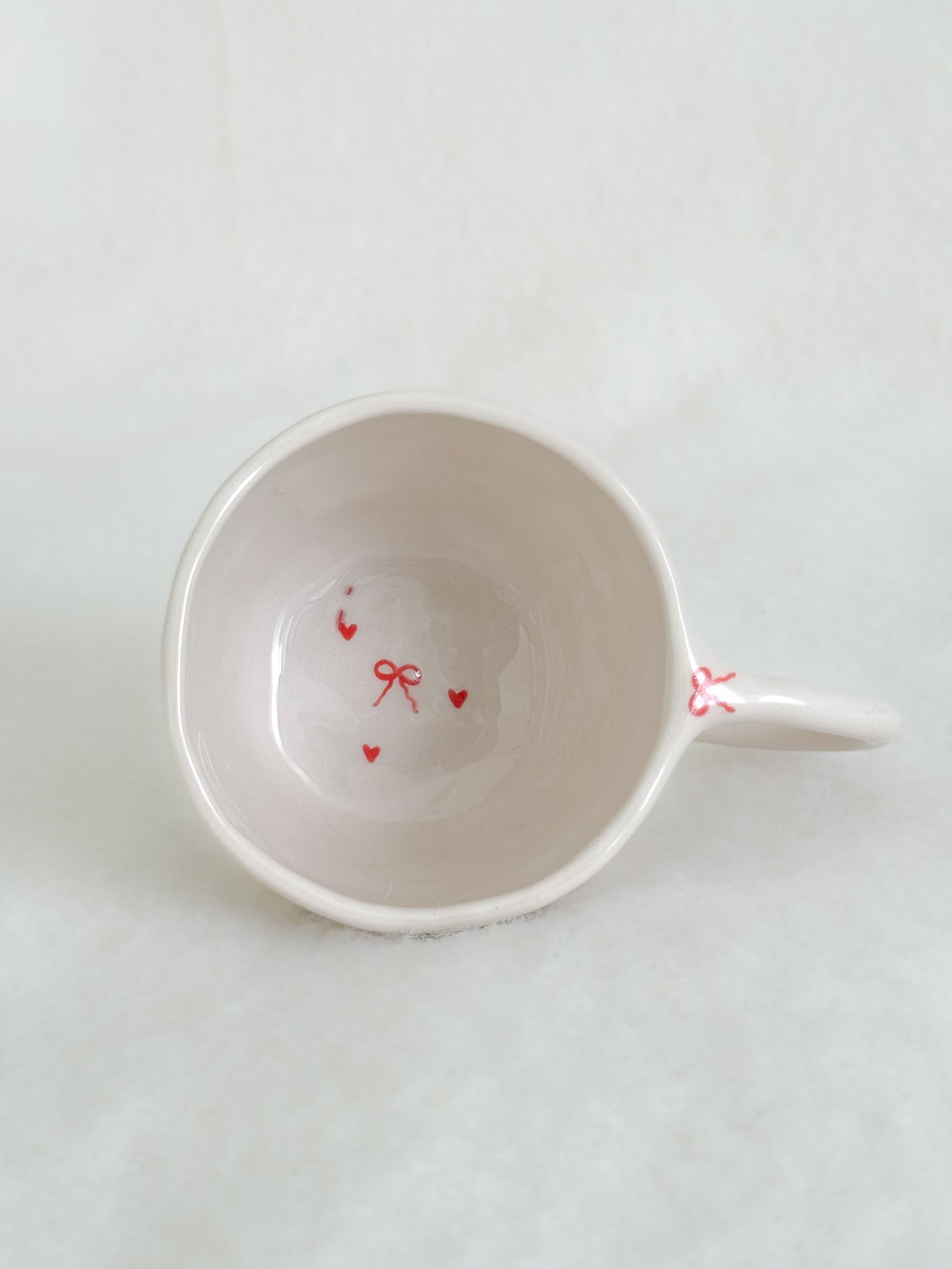 Mug with bows and hearts III