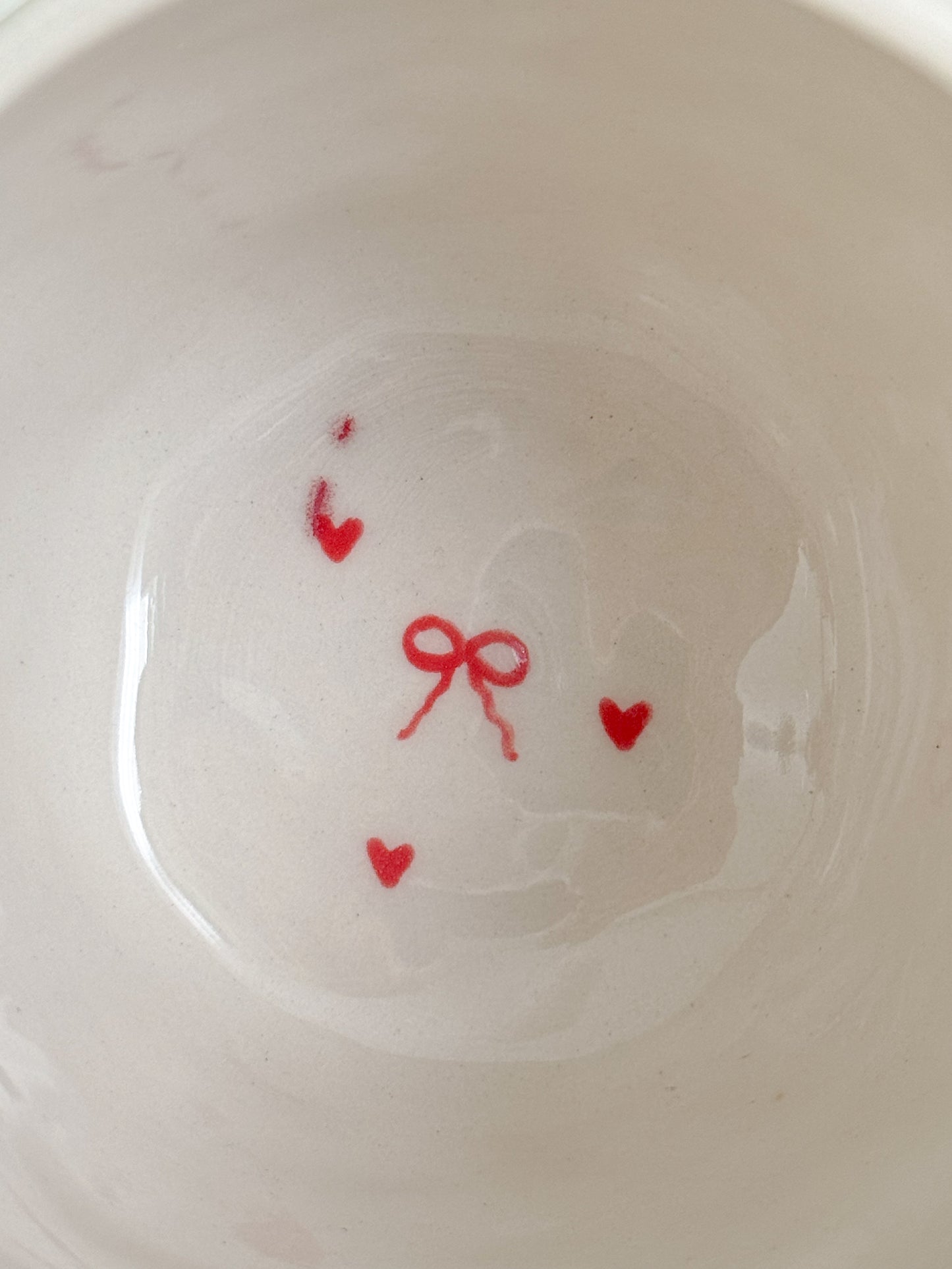 Mug with bows and hearts III