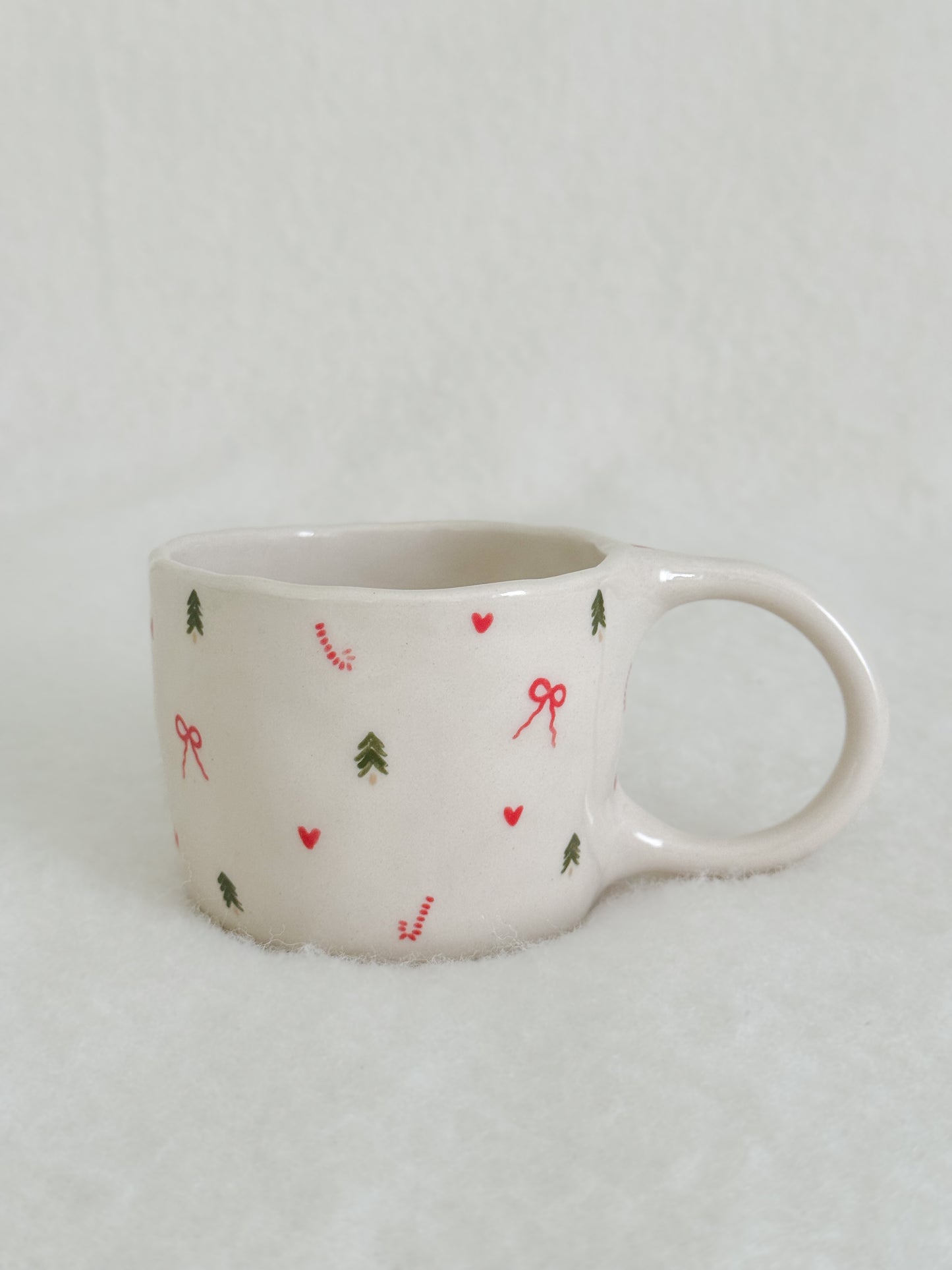 Mug with trees, bows and hearts I