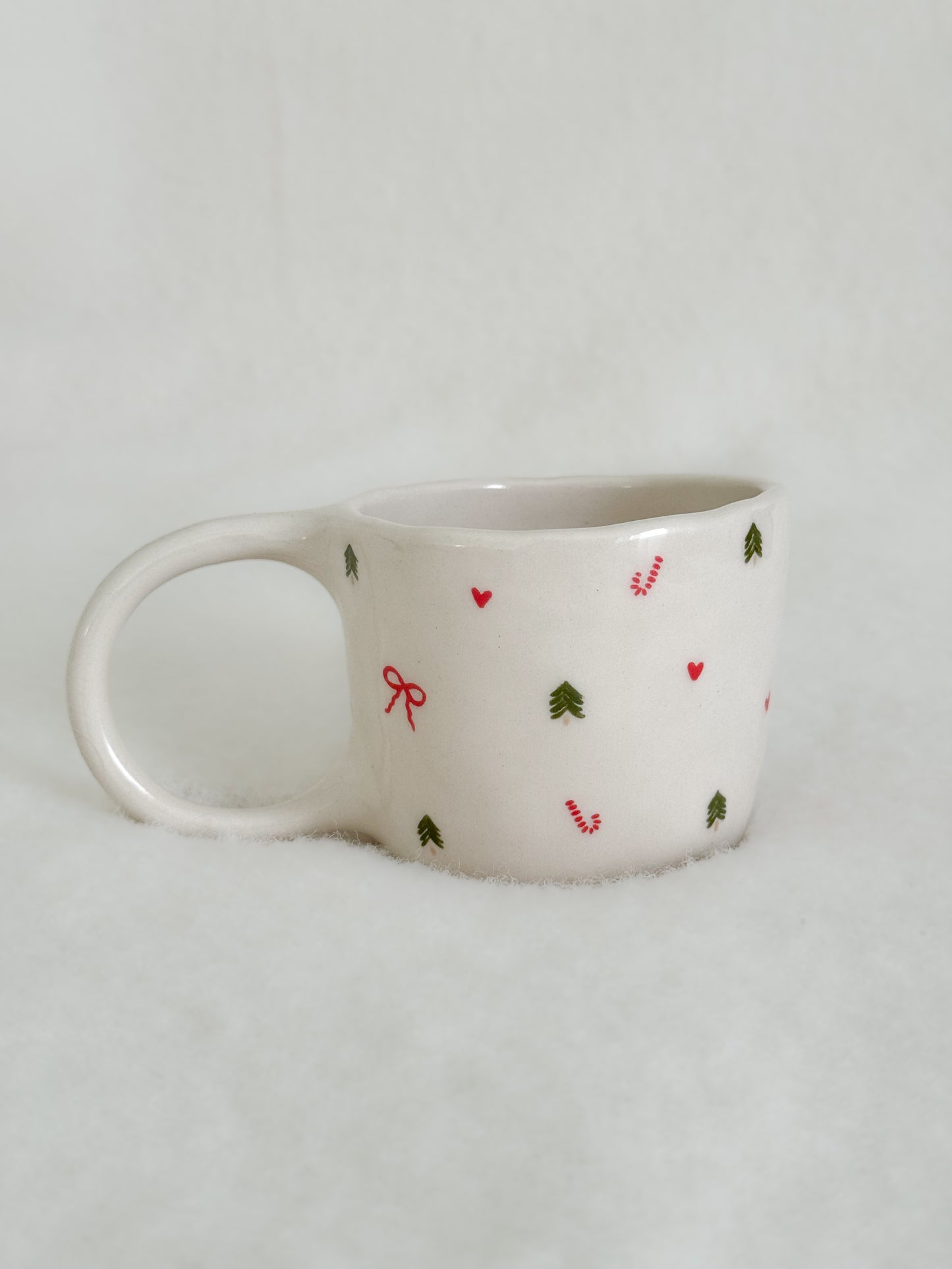 Mug with trees, bows and hearts II